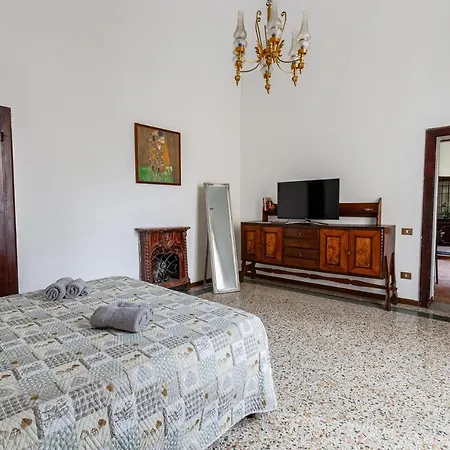Elegante In Centro A Apartment Pisa